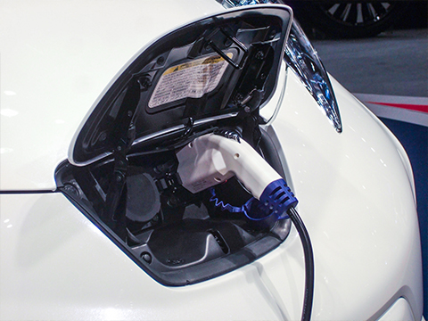 電気自動車の蓄電池を利用するのも賢い選択です